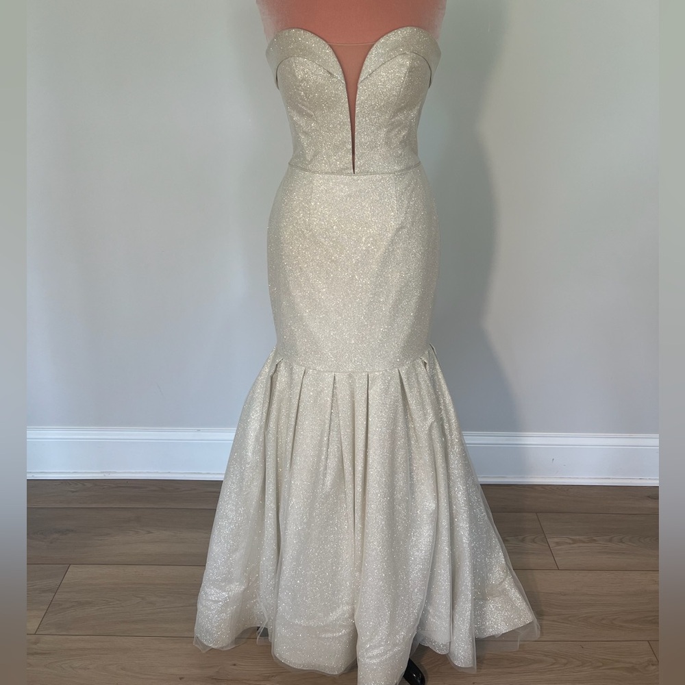 NEW Casablanca Bridals Olivia